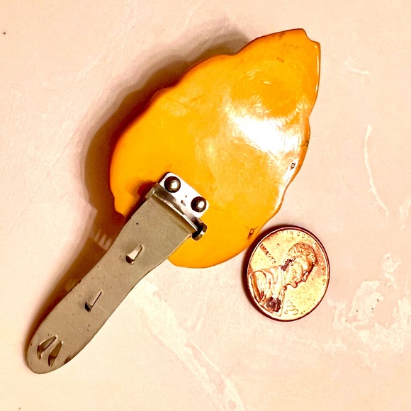 Vintage BAKELITE Butterscotch Dress Clip - Picture 5 of 9
